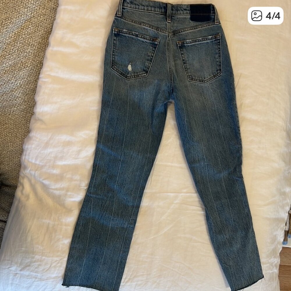 Abercrombie & Fitch Boyfriend Mid Rise Jeans - NWT - Picture 4 of 4